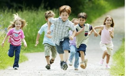 Патология чаще встречается у детей в возрасте до 14 лет Дети бегут