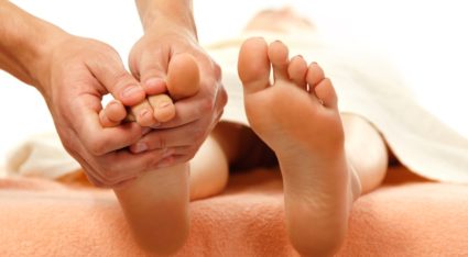 Массаж стоп – уникальная релаксирующая процедура, которая приносит удовольствие Массаж стоп
