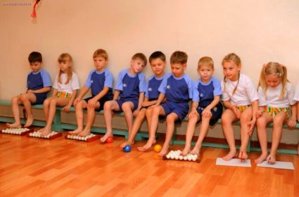 Регулярные занятия помогут избежать плоскостопия занятие физкультуры у детей