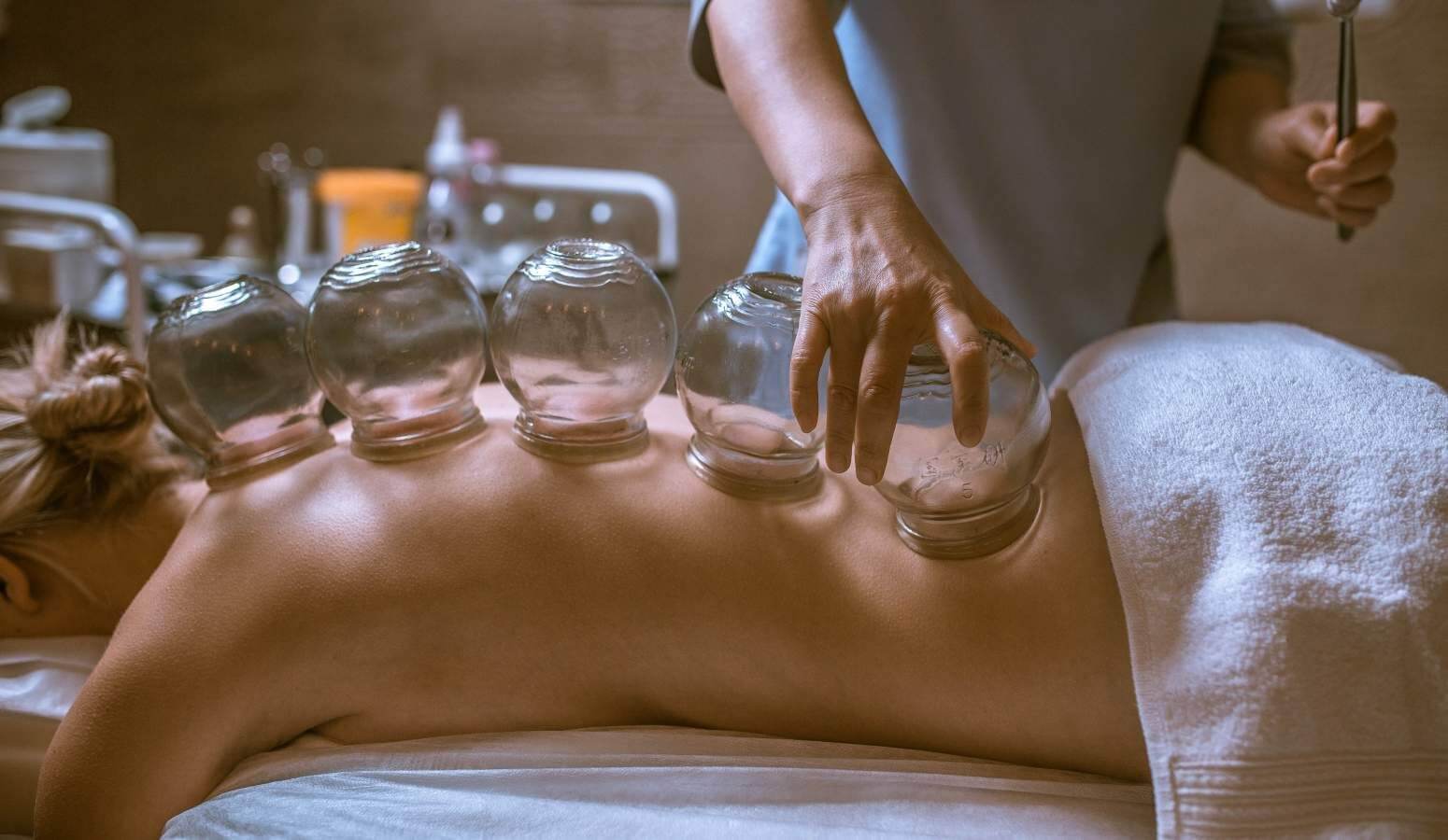 Баночный массаж позвоночника