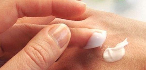 Нанесение мази